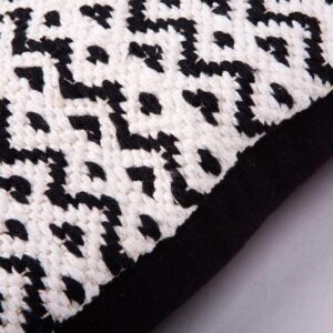 Sierkussen Kelim driehoek - zwart/wit - 45x45 cm - Leen Bakker