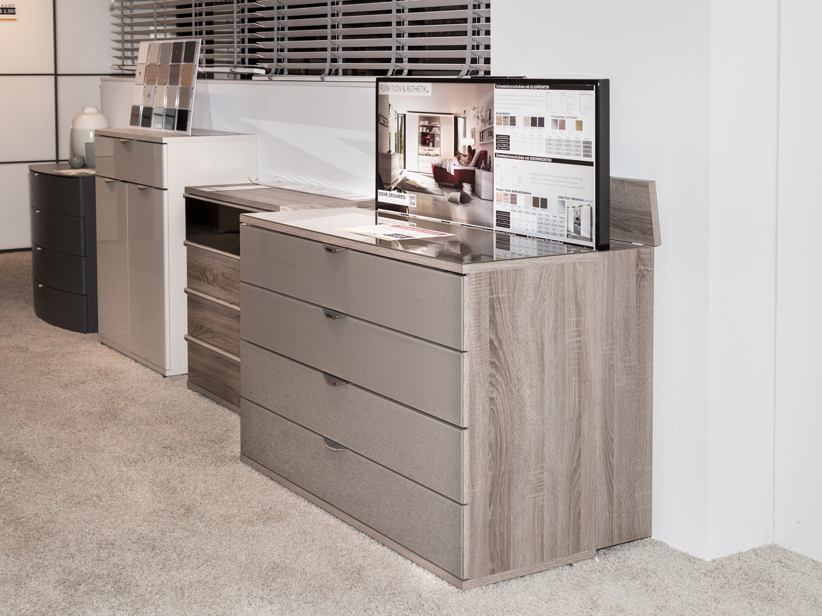Staud Toonzaalmodel: Commode met tv-element 'Rubin' Hout Staud Toonzaalmodel: Commode met tv-element 'Rubin' Hout